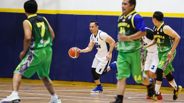 Bugar di Usia 43 Tahun, Ini 6 Potret Agus Yudhoyono Main Basket