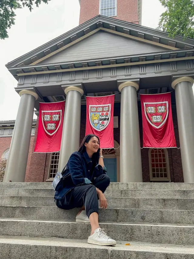 8 Potret Street Style Paula Verhoeven saat di Amerika, Curi Perhatian