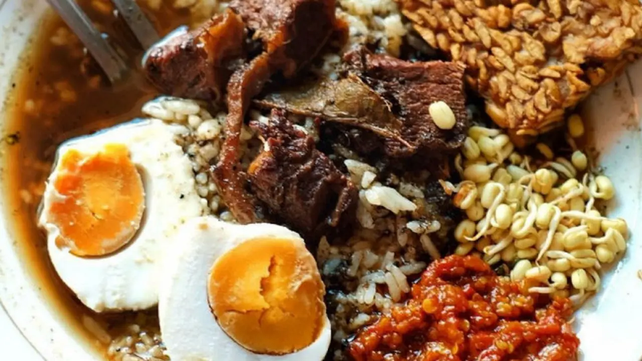 5 Rekomendasi Warung Rawon Legendaris di Malang Wajib Dicoba