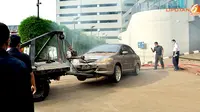 FOTO: Evakuasi Mobil dari Basement Plaza UOB