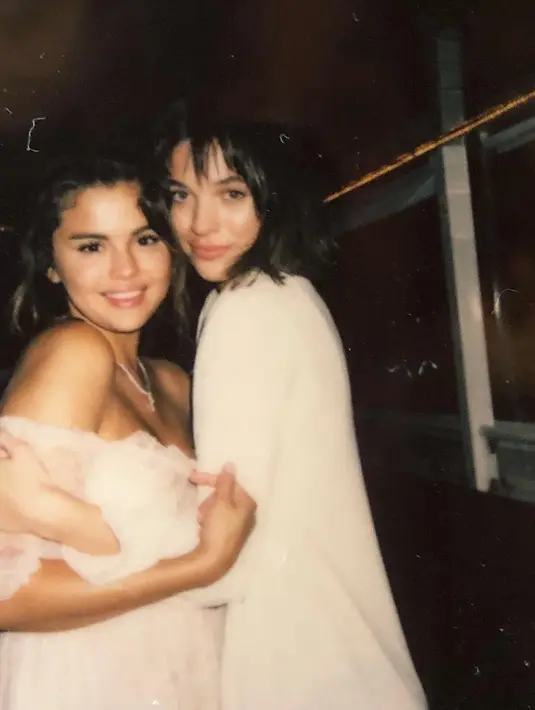 Dilansir dari E! Selena mengadaka pesta ulang tahunnya di kapal persiar pribadinya. (instagram/connarfranklin)