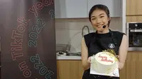 Rayakan Year on TikTok 2022, Angela Rusmin Bongkar Rahasia Bikin Kue Pecahan Kaca