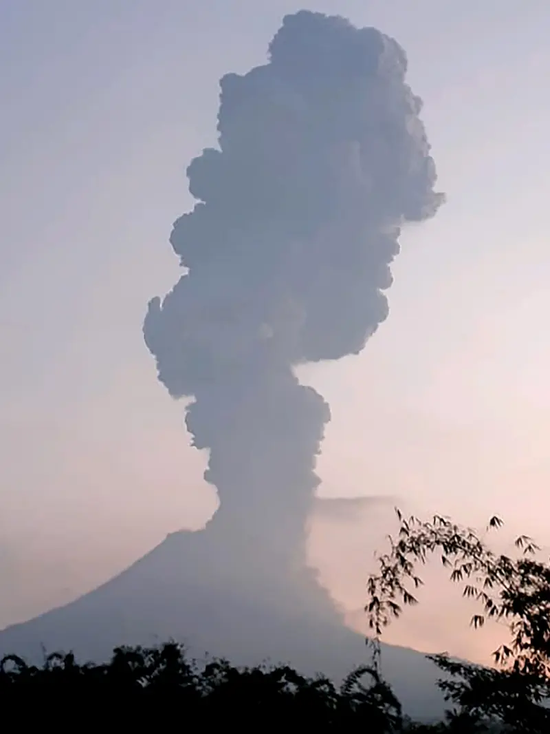 Gunung Merapi Erupsi