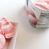 Studi mengungkapkan bahwa makan es krim di pagi hari bisa bikin kamu lebih pintar. (Sumber Foto: PureWow)