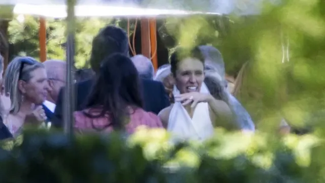 Mantan PM Selandia Baru Jacinda Ardern dan Clarke Gayford menikah dalam upacara privat. (AP)