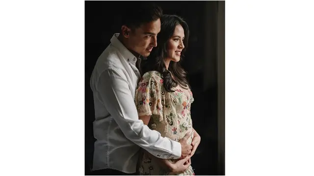 Tetap Harmonis, 5 Pasangan Seleb Ini Miliki Jarak Usia Jauh