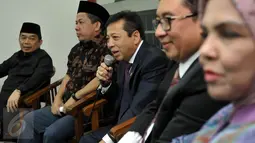 (Ki-ka) Ketua F-PKS Jazuli Juwaini, Ketua Timwas Haji DPR Fahri Hamzah, Ketua DPR Setya Novanto dan Wakil Ketua DPR Fadli Zon saat jumpa pers usai kunjungan kerja ke Arab Saudi dalam rangka pelaksanaan haji, Jakarta, Rabu (30/9).(Liputan6.com/Johan Tallo)