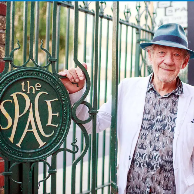 Aktor Senior Ian McKellen Disuntik Vaksin Covid19, Jadi Salah Satu