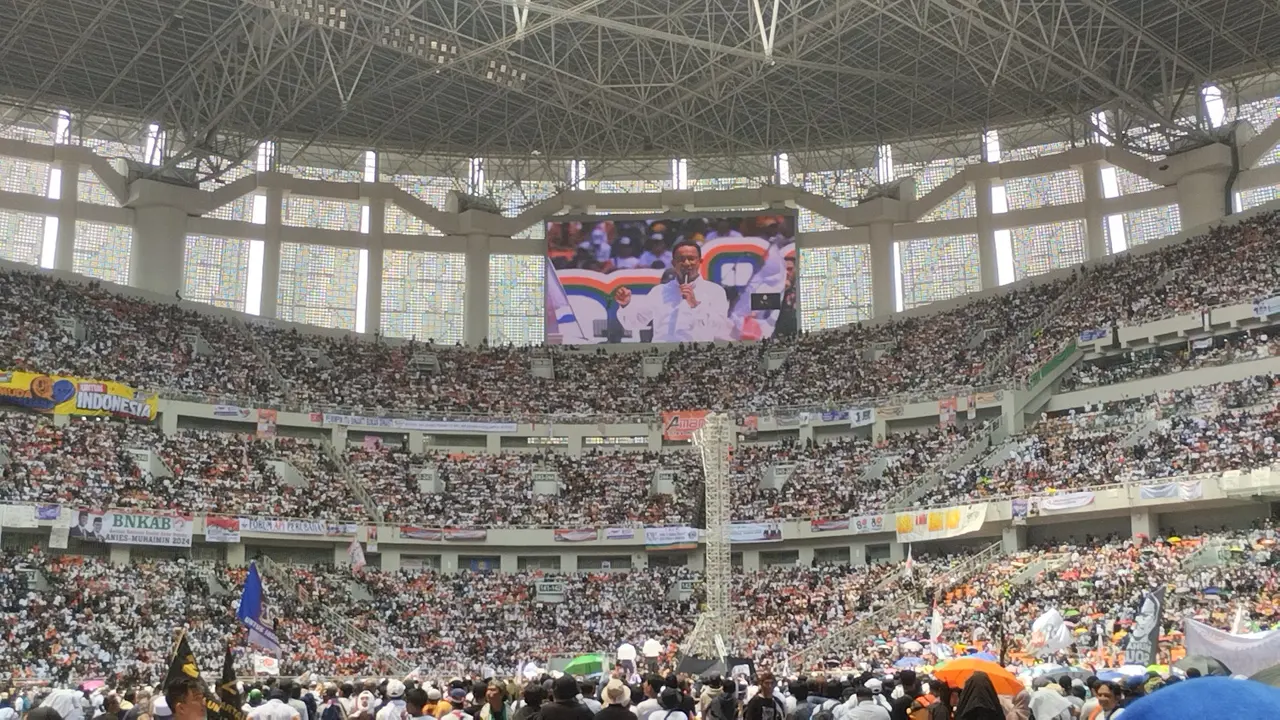 Calon presiden (capres) nomor urut satu Anies Baswedan, melangsungkan kampanye akbar terakhir di Jakarta Internasional Stadium (JIS), Jakarta Utara, Sabtu (10/2/2024) (Liputan6.com/Winda Nelfira)