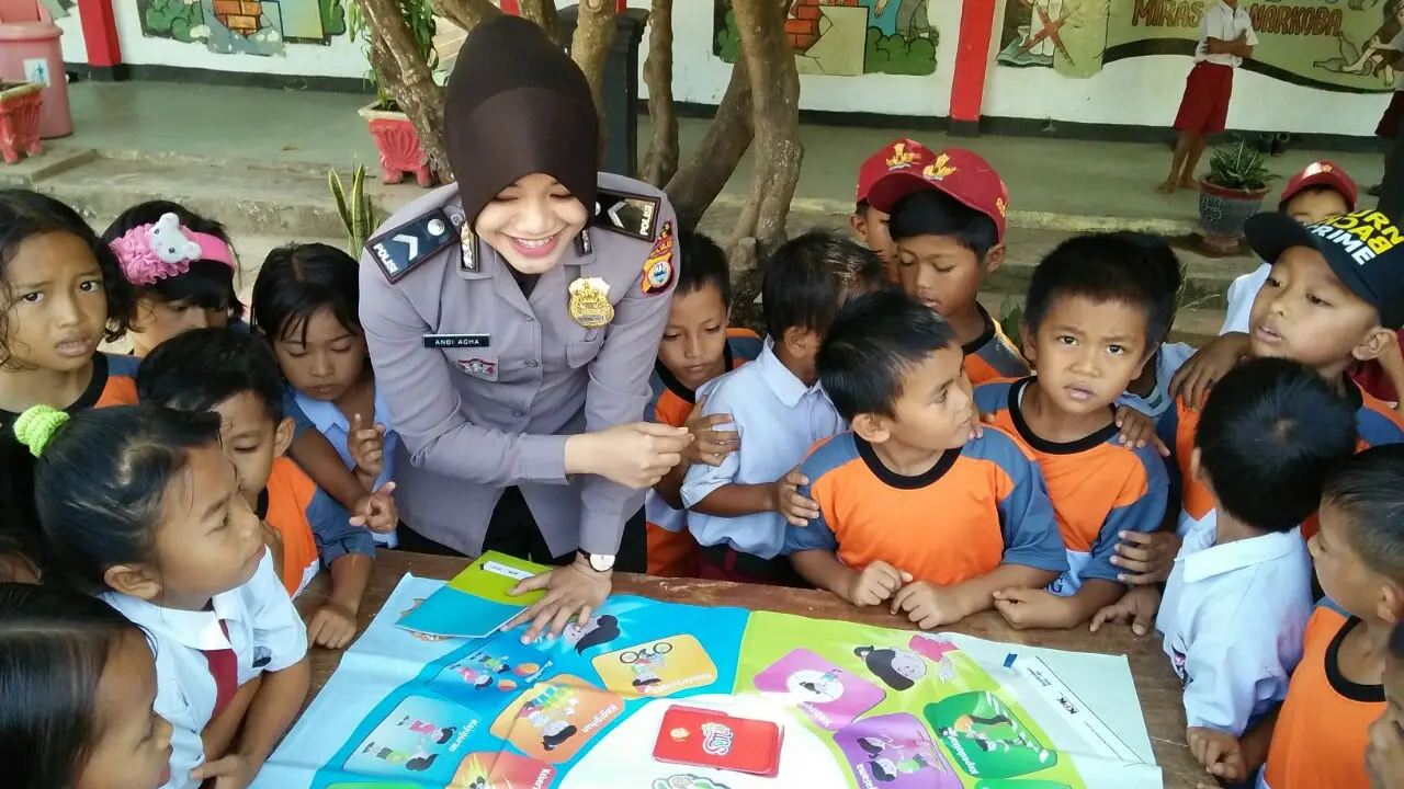 Polwan Cantik Serukan Antikorupsi Lewat Games