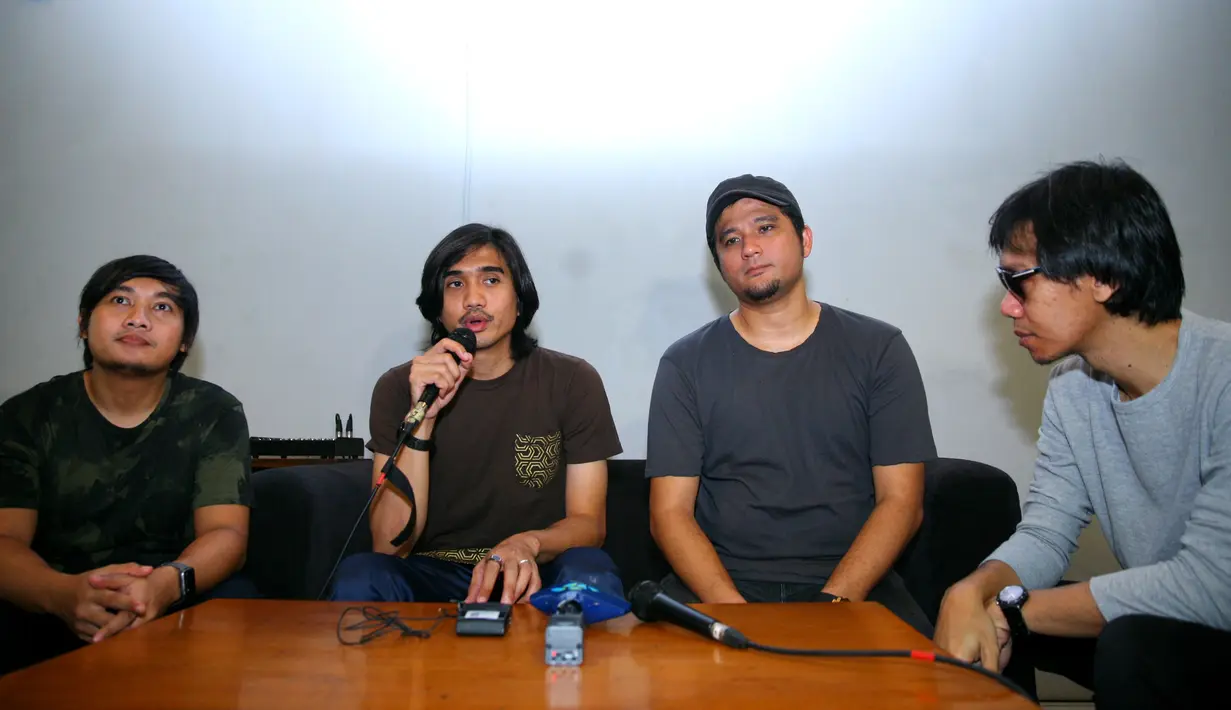 Menjadi hal yang menarik karena karya berjudul Film Favorit tersebut merupakan karya perdana mereka dengan bendera sendiri, 507 Records. (Nurwahyunan/Bintang.com)