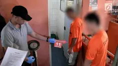 Polresta Depok lakukan pra rekonstruksi atas kasus video porno gay yang dilakukan di tempat kebugaran. 