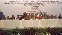 Sebanyak 16 lembaga keuangan memberikan kredit sindikasi untuk proyek jalan tol Jakarta-Cikampek II Eleveted senilai Rp 11,3 triliun. (Ilyas/Liputan6.cmo)