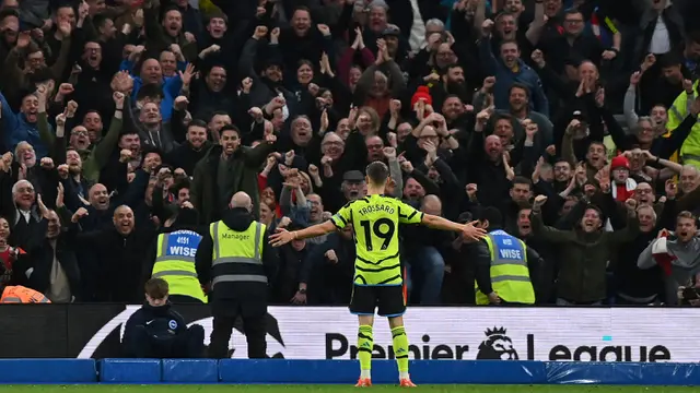 Foto: Momen Leandro Trossard Bungkam Sang Mantan dalam 22 Menit, Bawa Arsenal Puncaki Klasemen Liga Inggris