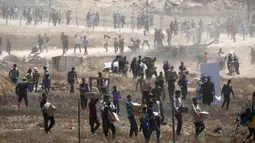 Diketahui, sejak pekan lalu, Israel mulai melonggarkan blokade yang telah berlangsung selama 11 minggu, yang menyebabkan ratusan ribu orang kekurangan makanan. (Eyad BABA/AFP)
