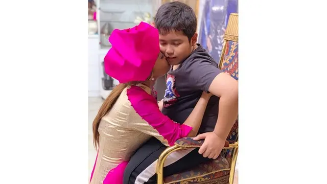 Habiskan Puluhan Juta Untuk Game, Ini 5 Potret Kedekatan Inul dengan Anak