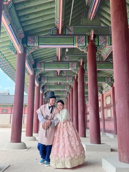 <p>Korea Selatan menjadi tujuan pasangan ini untuk menikmati liburan bersama anak-anaknya. [Instagram/anggawijaya88]</p>