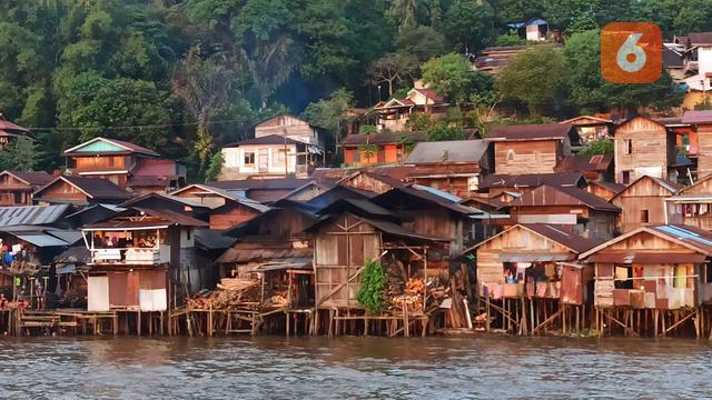 Permukiman di Tepi Sungai Mahakam