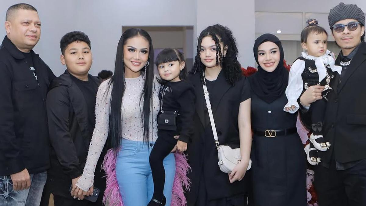 Potret Bahagia Krisdayanti Terima Full Support Keluarga Sebelum Gelar Konser Super Diva