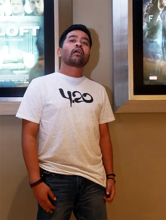 "Sejak mereka kawin, saya enggak ngejar dia lagi. Setelah bercerai dengan Indah, saya bertemu lagi dengan Bjah. Ini memang sudah jodoh dari Tuhan," tutur perempuan anak kesembilan dari 10 bersaudara. (dok. Pribadi)