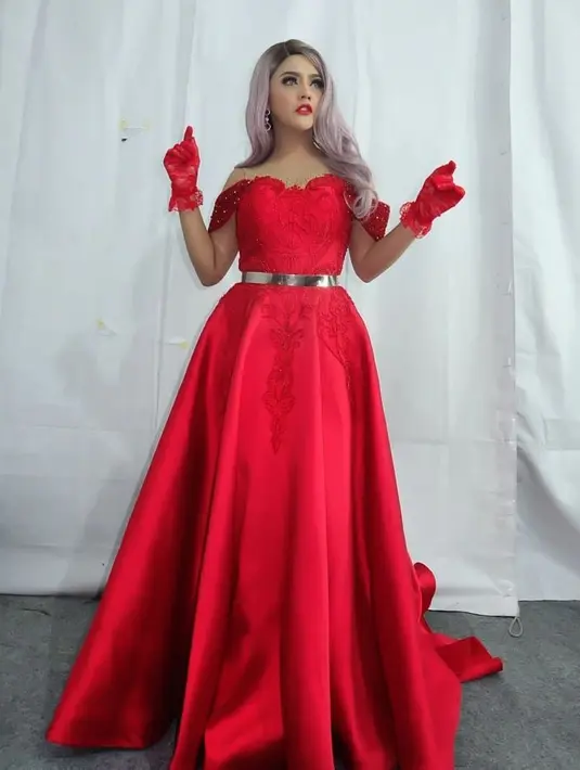 "Walau saya mungkin bukan idola mereka, tapi di mana empati kalian. Saya datang ke sana untuk menghibur, tolonglah dihargai artis yang sedang menghibur," ujar Janeta Janet. (instagram/jenitajanet)