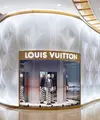 Intip tampilan terkini salah satu butik Louis Vuitton di Jakarta yang memikat mata. Berlokasi di Pacific Place, butik yang telat melalui proses renovasi kurang lebih enam bulan telah dibuka kembali. [ Foto: dok Louis Vuitton Indonesia]