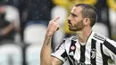 Juventus mendapatkan hadiah penalti pada menit ke-41. Leonardo Bonucci yang jadi eksekutor tak menyia-nyiakan kesempatan setelah melepaskan tembakan kaki kanan keras ke pojok kiri bawah gawang. (AFP/Alberto Pizzoli)