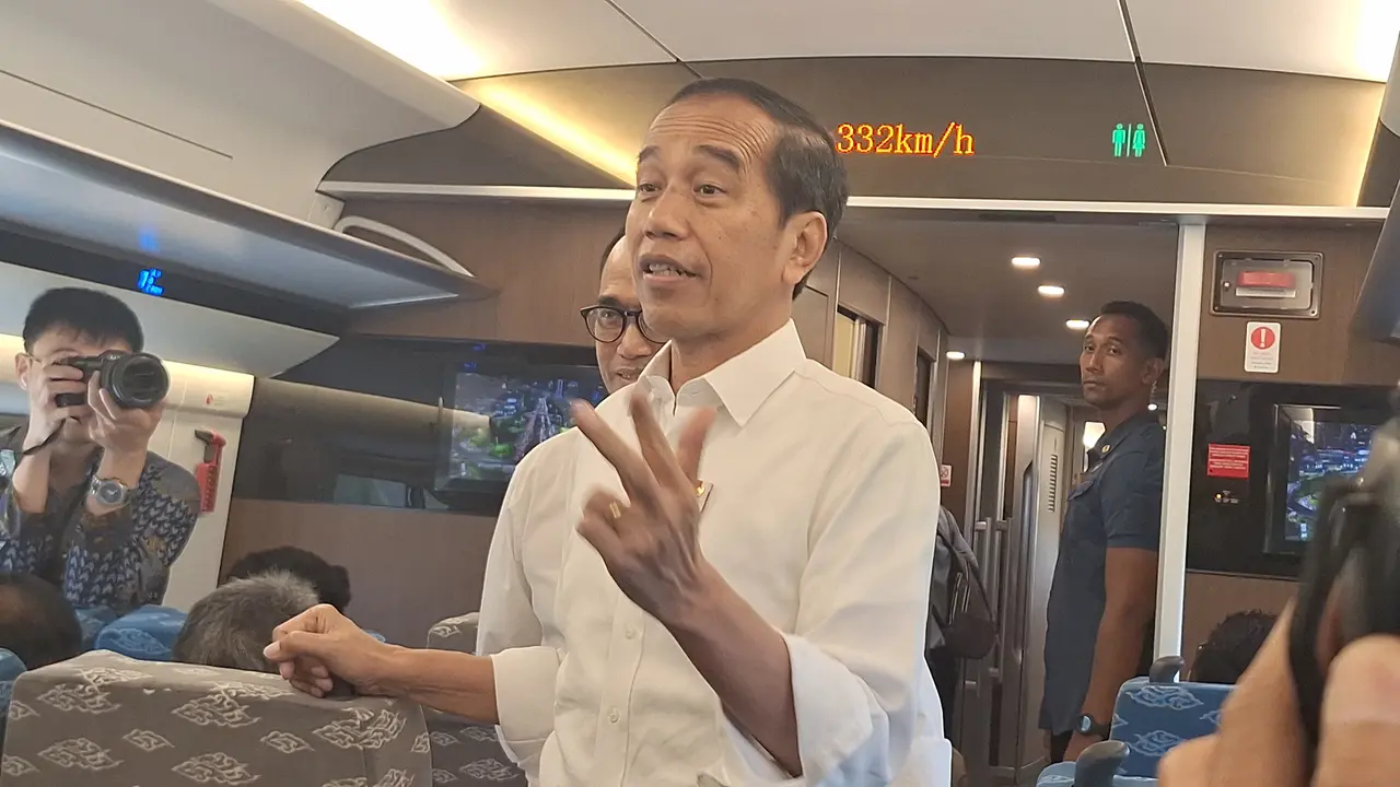 Presiden Joko Widodo atau Jokowi saat uji coba Kereta Cepat Jakarta Bandung (KCJB)