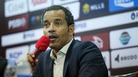 Pelatih kepala Timnas Curacao, Remko Marcelo Bicentini saat konferensi pers usai pertandingan laga uji coba FIFA Matchday antara Timnas Indonesia menghadapi Curacao di Stadion Gelora Bandung Lautan Api (GBLA), Bandung, Jawa Barat, Sabtu (24/9/2022) malam WIB. (Bola.com/Bagaskara Lazuardi)