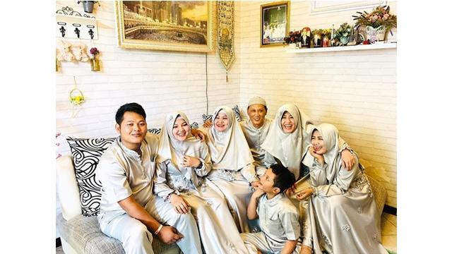 Tampil Kompak dengan Baju Kembaran