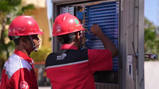 Teknisi Telkom.