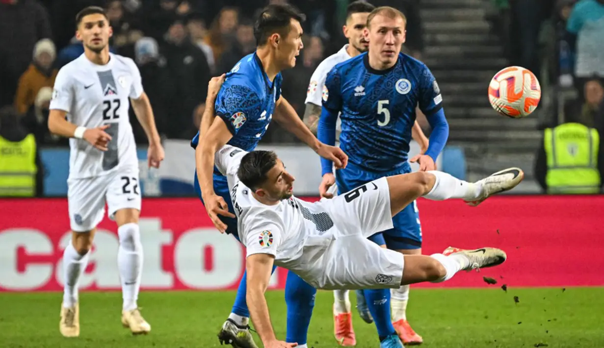 Poin dan jumlah kemenangan Slovenia sebenarnya sama dengan Denmark yang menjuarai grup. Hanya saja, Denmark menang head to head atas Slovenia. (Jure Makovec/AFP)