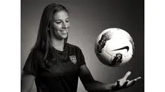 Gol Carli Lloyd pesepak bola cantik Amerika Serikat yang dibuat dari jarak sekitar 40 meter saat timnya melawan Jepang di Piala Dunia 2015 lalu dipilih menjadi nominasi gol terbaik meraih FIFA Puskas Award 2015.
