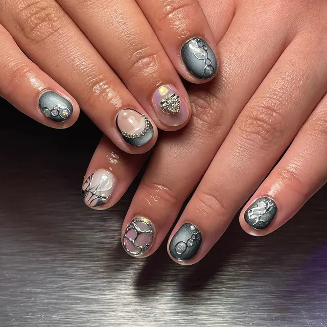 Ilustrasi nail art atau menghias kuku yang akan jadi tren tahun 2024. (Foto: Dok. Instagram @capriques)