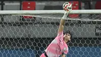 Penyelamatan kiper Borneo FC Samarinda, Nadeo Argawinata saat bertandang ke markas Bali United dalam lanjutan BRI Super League 2025/2026 Senin (11/5/2026). (Dok. Borneo FC Samarinda)