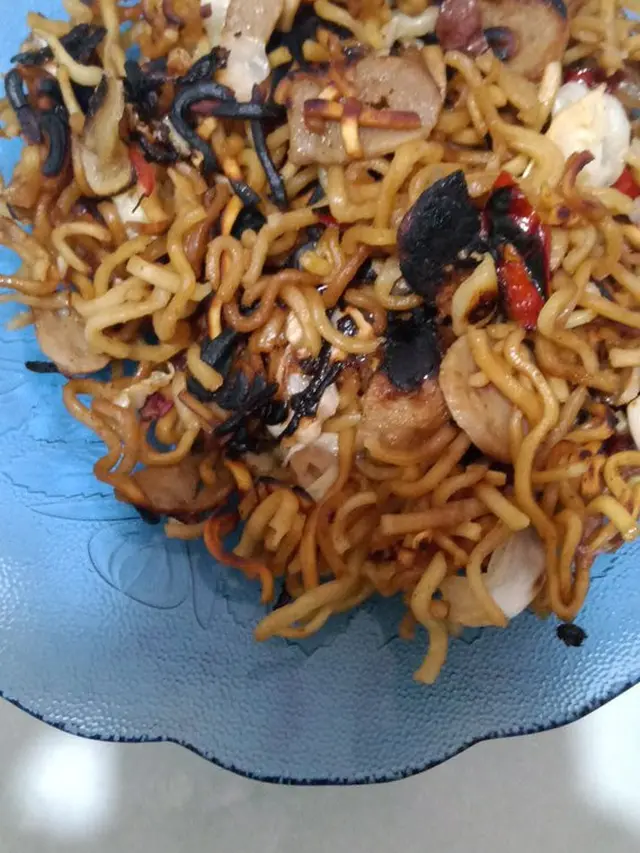 6 Momen Apes Masak Mi Sampai Gosong Ini Bikin Kecewa