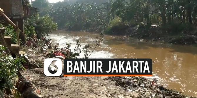 VIDEO: Banjir Kiriman, Warga Pejaten Bersihkan Lumpur di Permukiman