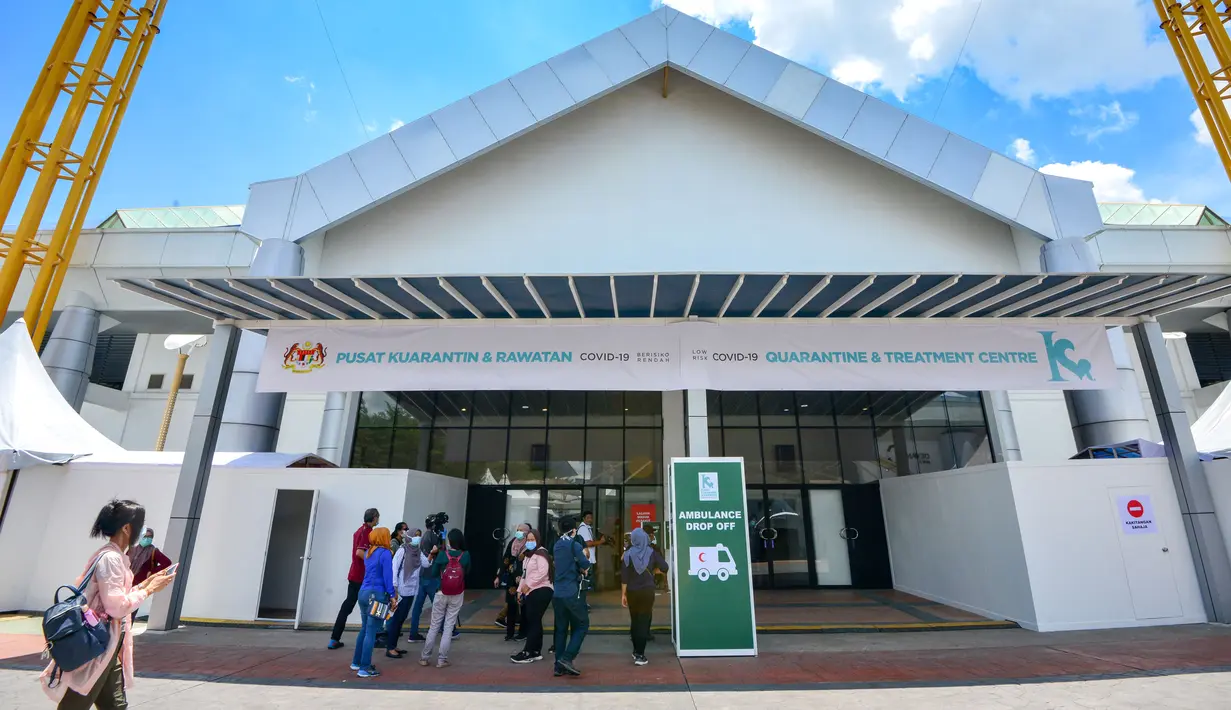Bagian luar Pusat Karantina dan Perawatan COVID-19 Risiko Rendah di MAEPS, Malaysia (3/4/2020). Fasilitas tersebut digunakan untuk menampung 600 pasien COVID-19 "berisiko rendah", yang dinyatakan positif COVID-19 tetapi tidak menunjukkan gejala atau memiliki gejala ringan. (Xinhua/Chong Voon Chung)