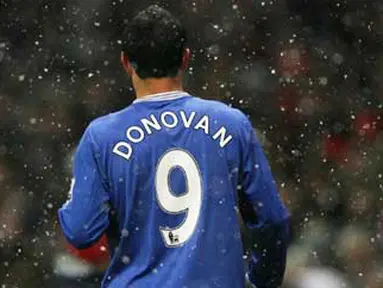 Debut striker pinjaman Everton asal AS, Landon Donovan di kompetisi premiership di laga lawan Arsenal yang berlangsung di Emirates Stadium, 9 Januari 2010. AFP PHOTO / GLYN KIRK 
