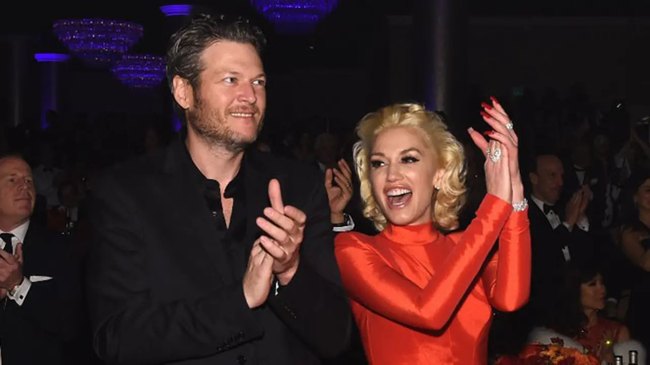 [Bintang] Gwen Stefani dan Blake Shelton