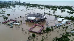 Badai John menghantam pantai barat daya Meksiko dan menyebabkan banjir hingga tanah longsor. (Francisco ROBLES/AFP)