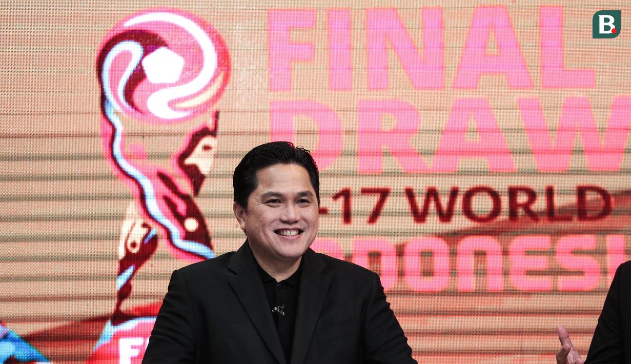 <p>Ekspresi Ketua Umum PSSI, Erick Thohir, saat menjadi pembicara sekaligus menyaksikan proses Drawing Piala Dunia U-17 2023 di Studio 2 Indosiar, Jakarta, Jumat (15/9/2023). (Bola.com/Bagaskara Lazuardi)</p>