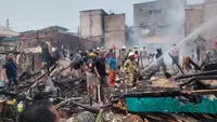 Kebakaran melanda permukiman di Jalan Kampung Muka RT 9 RW 4, Kelurahan Ancol, Kecamatan Pademangan, Jakarta Utara, Minggu (27/9/2026) pagi. (Foto: Antara)