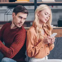 Ilustrasi Pasangan/https://www.shutterstock.com/LightFields&nbsp;Studio