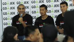 Pemain Persija, Bruno Lopes, menjawab pertanyaan saat jumpa fans di Kawasan Halim, Jakarta, Senin (2/10/2017). Acara yang diselenggarakan oleh Gojek tersebut menjadi ajang bertemunya The Jakmania dengan pemain idolanya. (Bola.com/M Iqbal Ichsan)