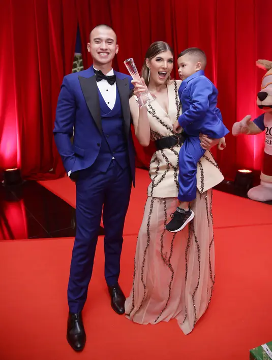 Mikaila Patritz, Fardhan Khan dan Ace, acara Insert Fashion Award 2020 - Color Me Glam. (Bambang E Ros/Fimela.com)