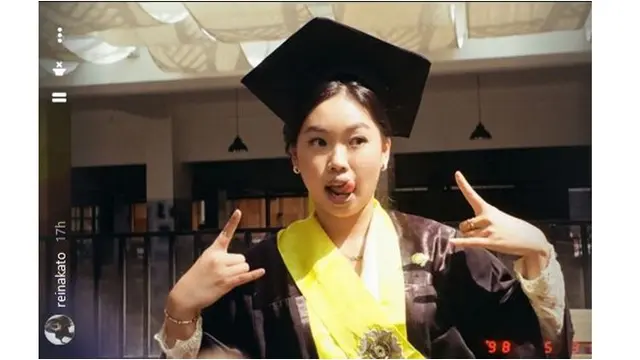 6 Potret Wisuda Reina Kato Adik Yuki Kato, Lulus dengan Predikat Cumlaude