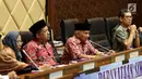 Politisi PAN, Amien Rais, Wakil Ketua DPR Fahri Hamzah dan Mantan Komisioner KPU Chusnul Mariyah saat menjadi narasumber dalam pernyataan sikap "DPT Bermasalah: Pemilu 2019 Berpotensi Chaos!" di Komplek Parlemen Senayan, Jakarta, Selasa (9/4). (Liputan6.com/Johan Tallo)