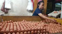 Penjual telur di Pasar Rumput. Dok: Bawono Yadika Tulus/Liputan6.com