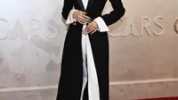 Pesona Lisa BLACKPINK di Red Carpet Oscar 2025, Tampil Dramatis dan Elegan dengan Gaun Tuksedo